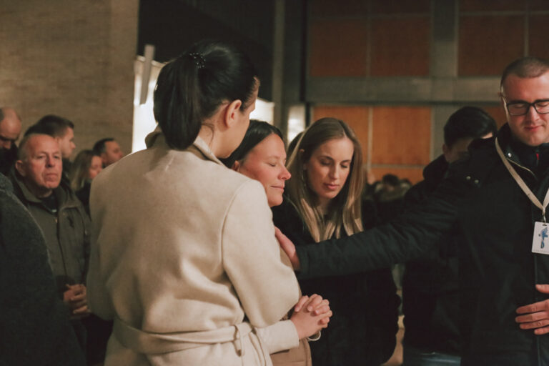 Molitva za ozdravljenje; Božja pobjeda; karizmatici